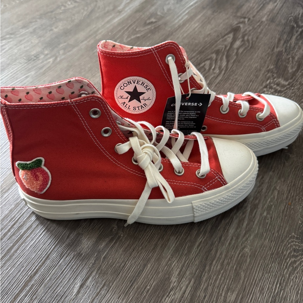 Converse woman’s peach High-Top Sneakers with Peach Patch